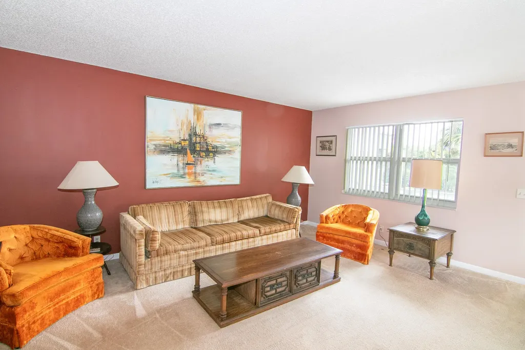 39 Burgundy A Delray Beach FL 33484