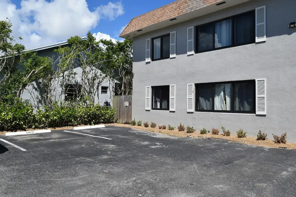 523 SE 20th Court Boynton Beach FL 33435