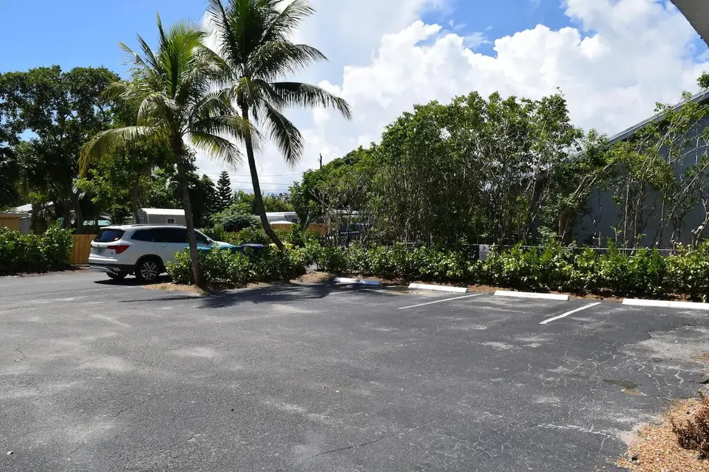 523 SE 20th Court Boynton Beach FL 33435