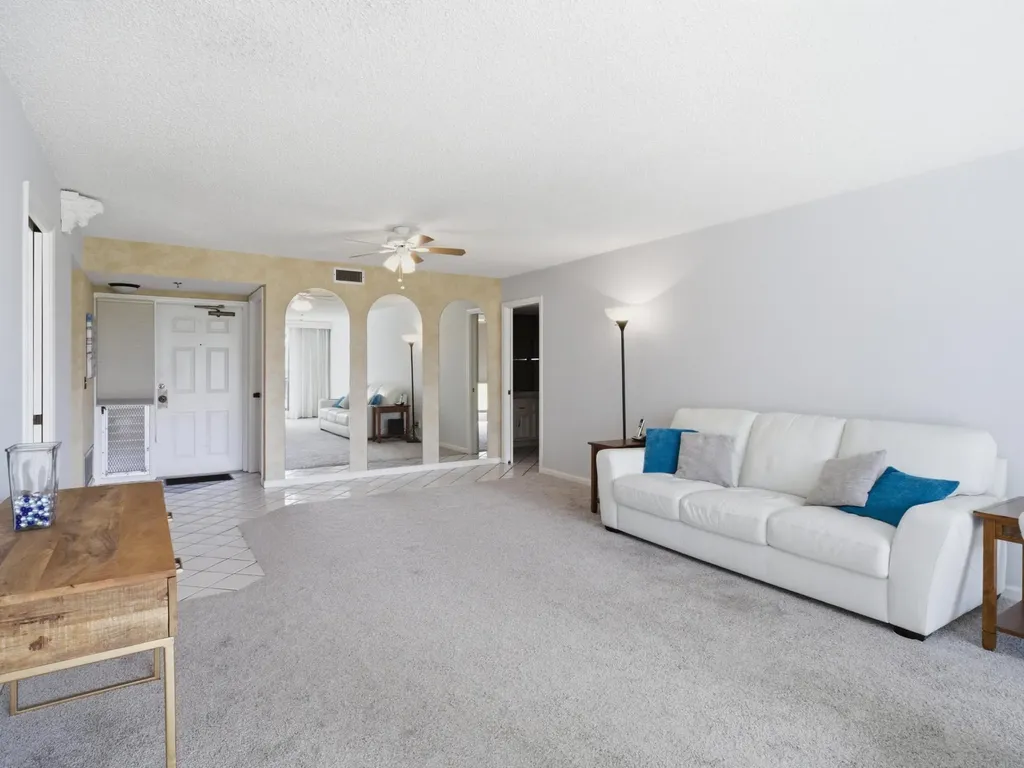 5390 Woodland Lakes Drive Palm Beach Gardens FL 33418