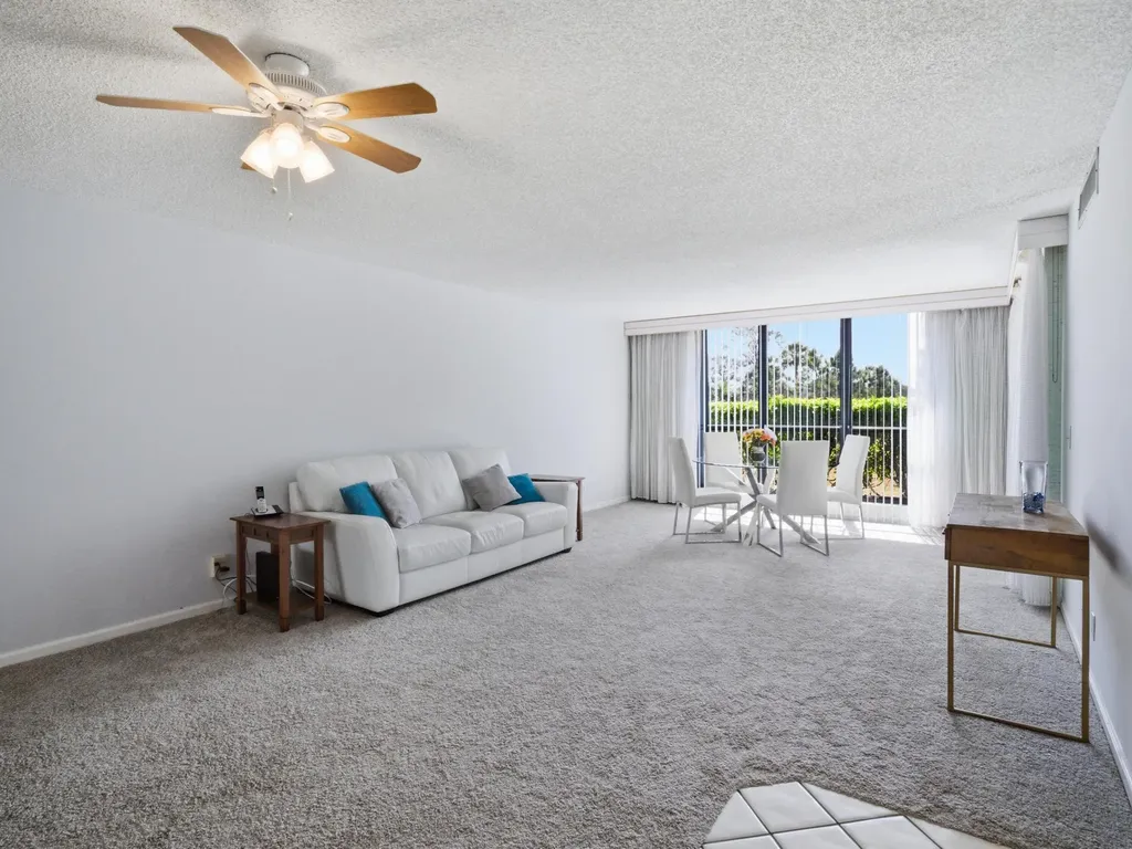 5390 Woodland Lakes Drive Palm Beach Gardens FL 33418