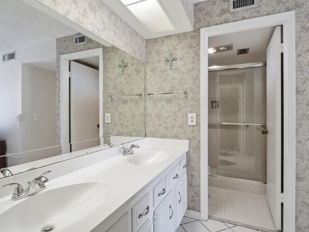 5390 Woodland Lakes Drive Palm Beach Gardens FL 33418