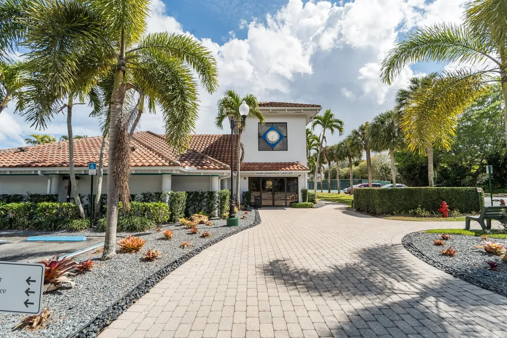 200 Trails End West Palm Beach FL 33413