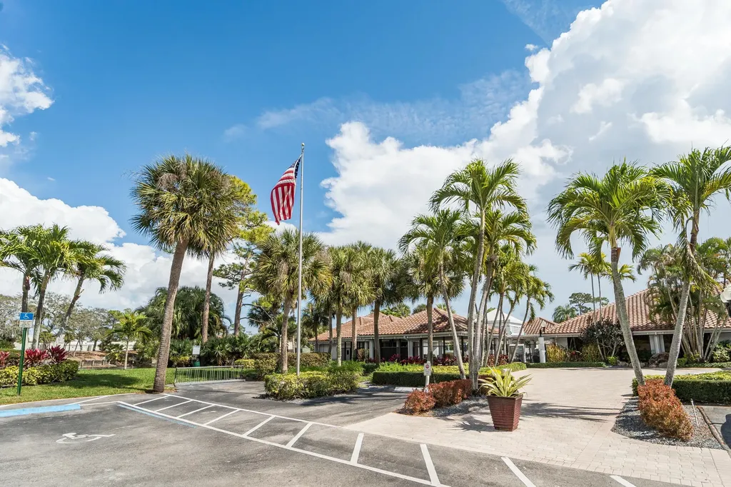 200 Trails End West Palm Beach FL 33413