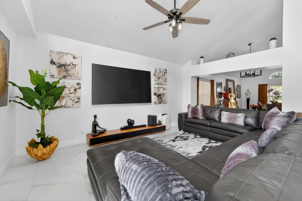200 Trails End West Palm Beach FL 33413