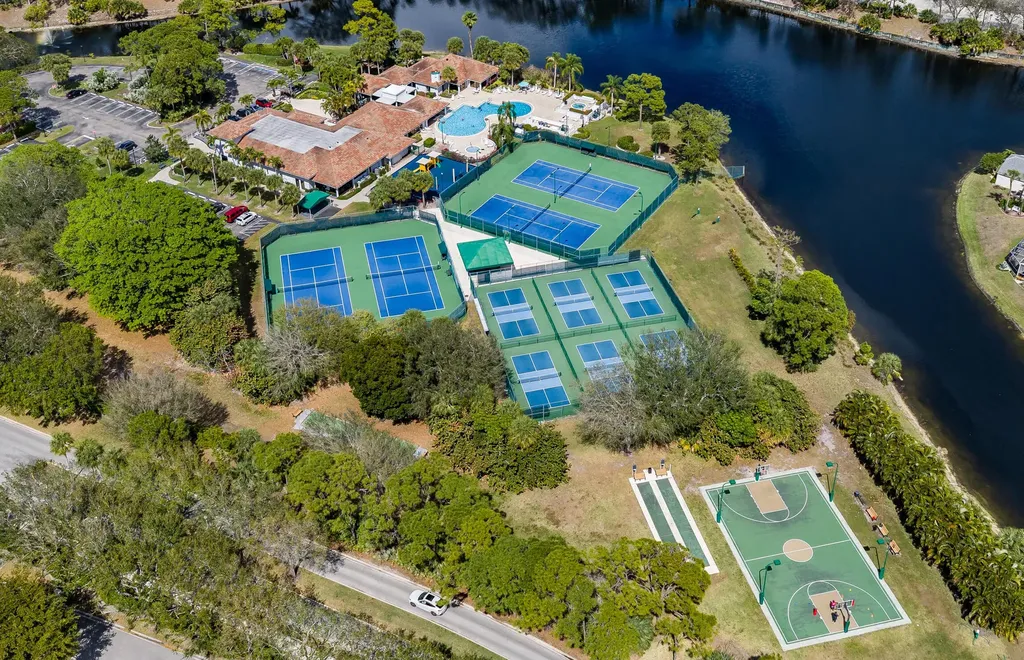 200 Trails End West Palm Beach FL 33413