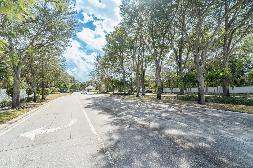 200 Trails End West Palm Beach FL 33413