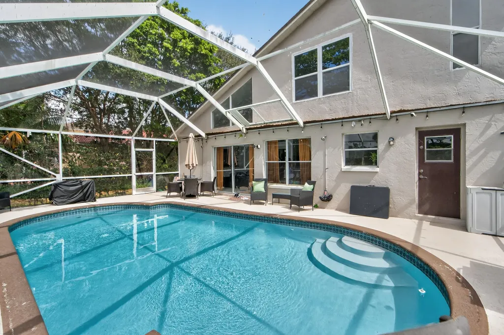 200 Trails End West Palm Beach FL 33413