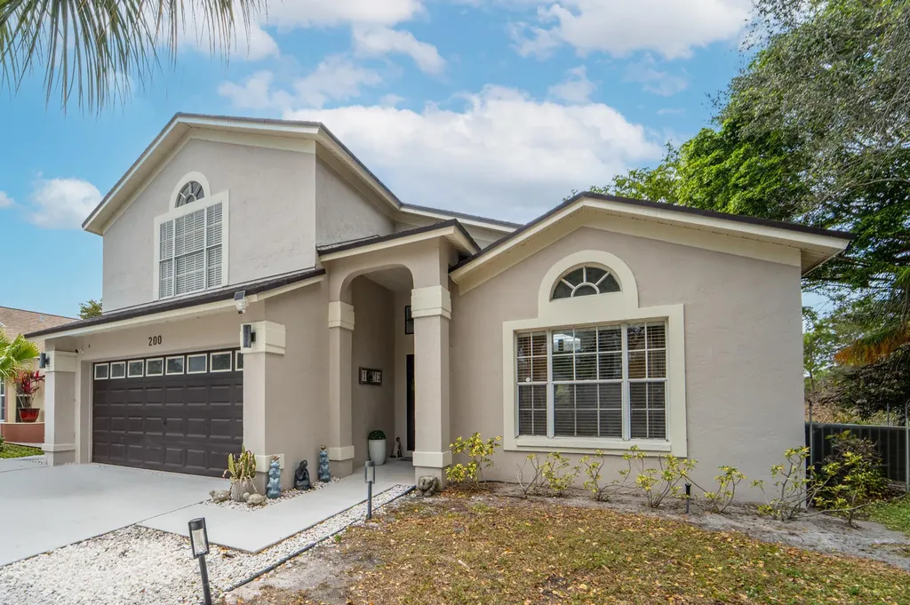 200 Trails End West Palm Beach FL 33413