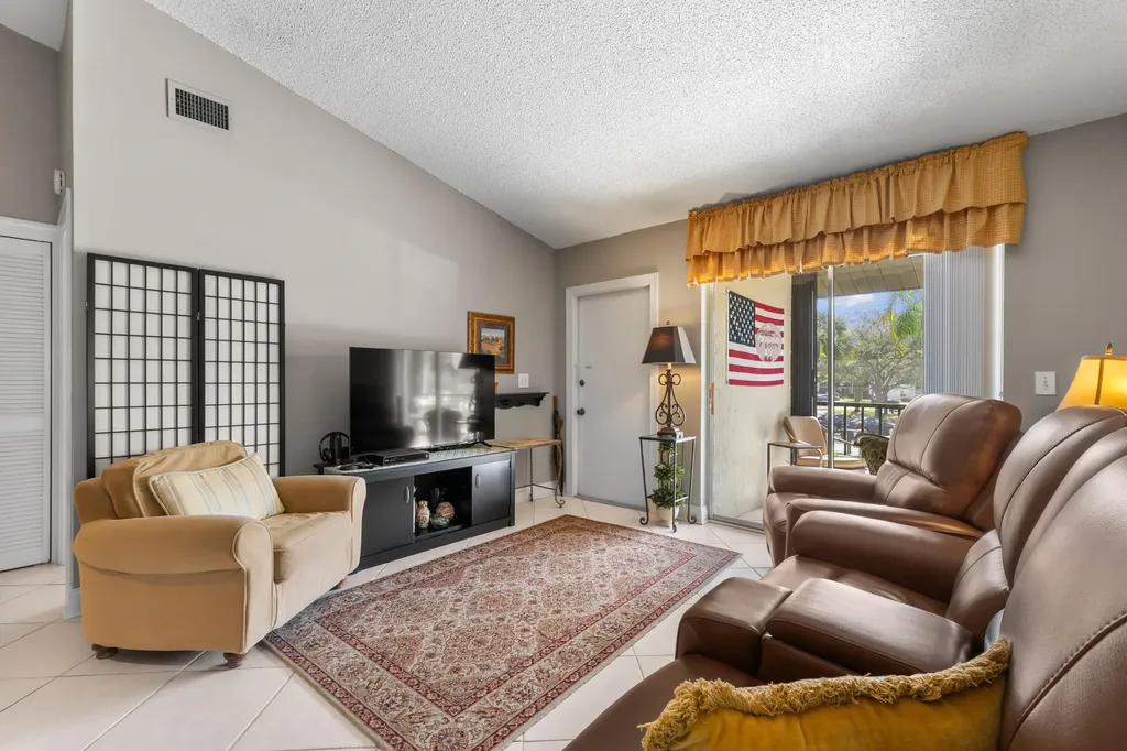 6426 Chasewood Drive Jupiter FL 33458