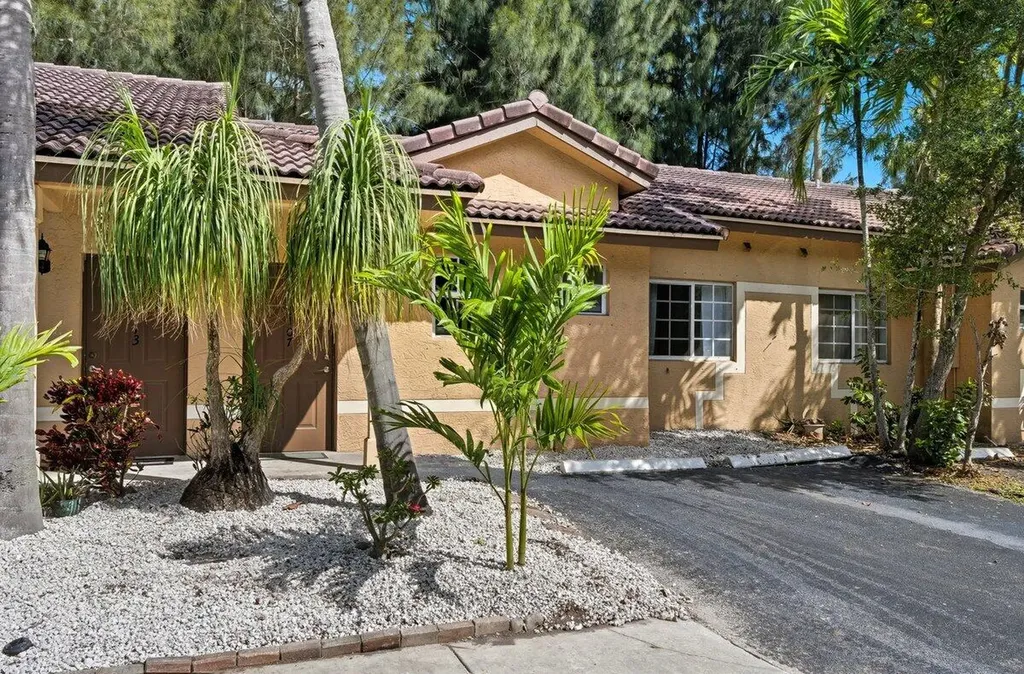 6207 Garden Court Davie FL 33314