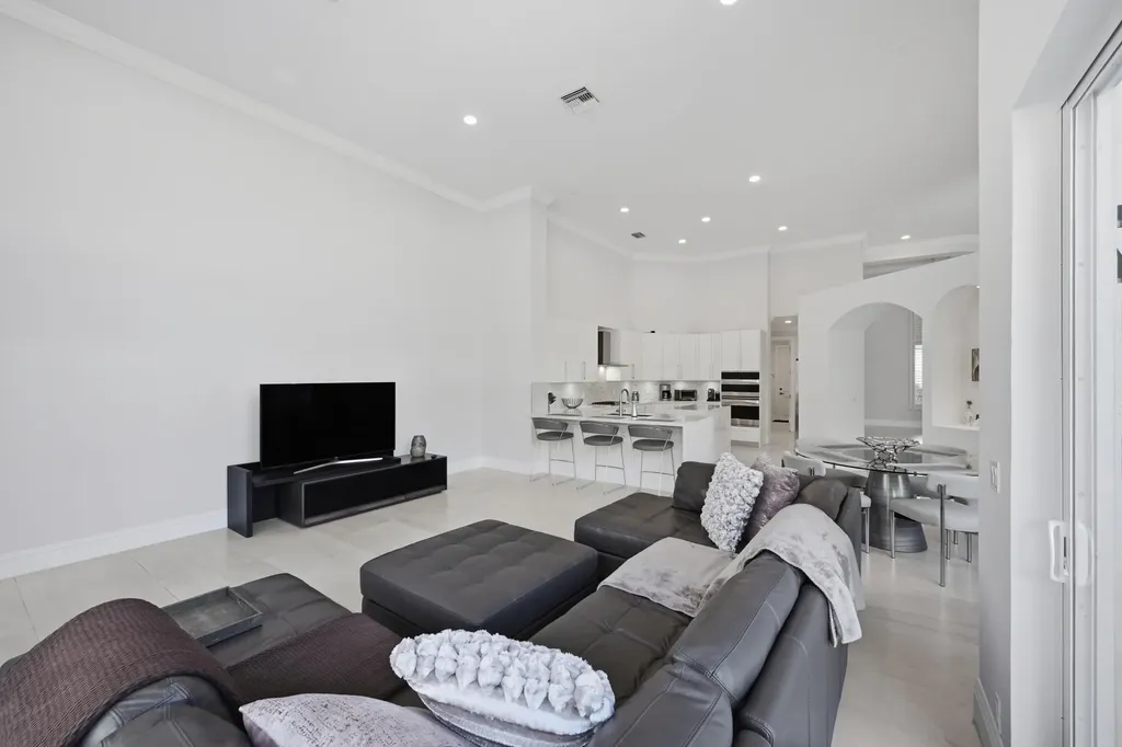 5006 NW 24th Circle Boca Raton FL 33431