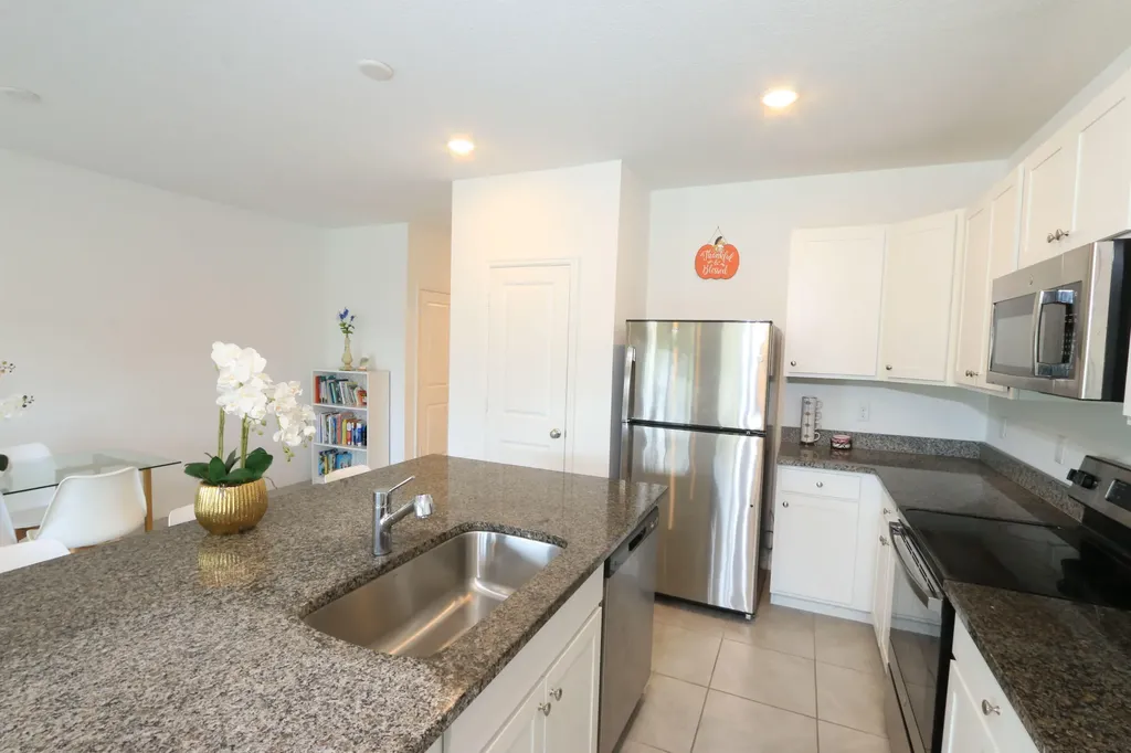 656 NE Waters Edge Lane Port St Lucie FL 34983