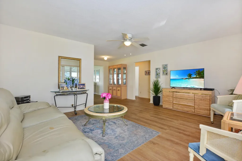 1005 Siesta Avenue Boynton Beach FL 33426