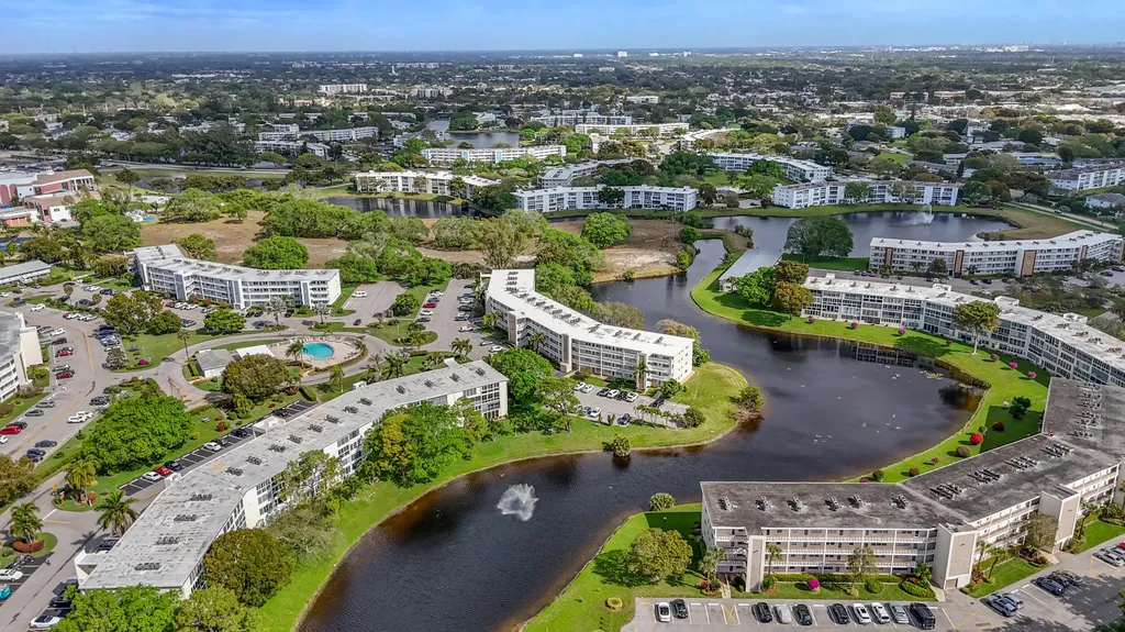 297 Farnham M Deerfield Beach FL 33442