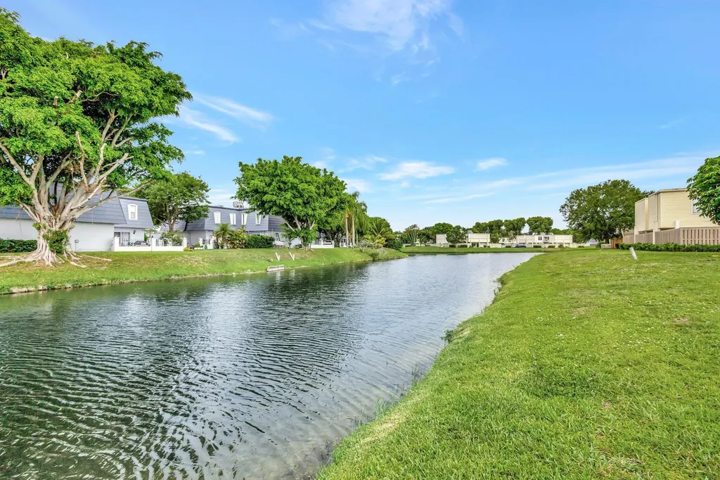 1586 Shaker Circle Wellington FL 33414