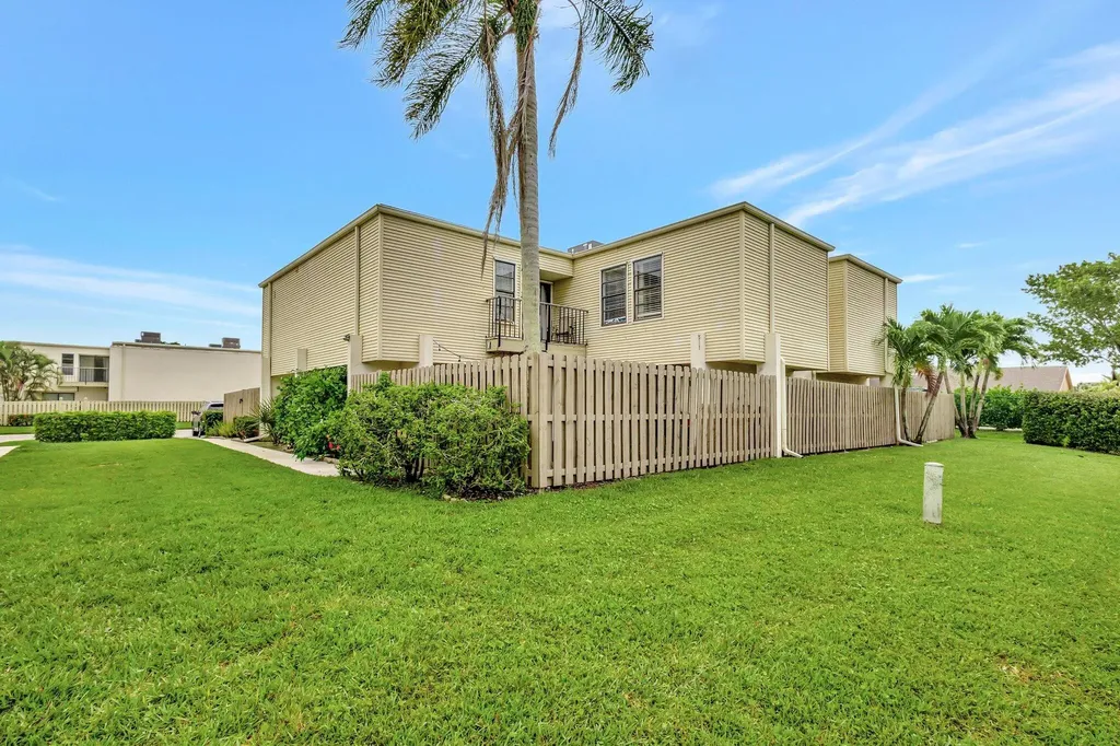 1586 Shaker Circle Wellington FL 33414