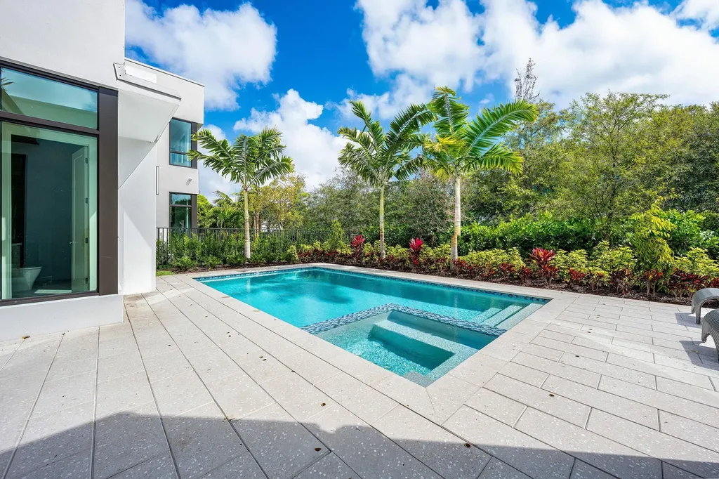 16670 Mosaic Place Delray Beach FL 33446
