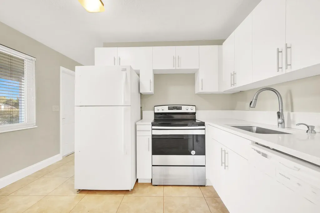 64 NE 7th Court Deerfield Beach FL 33441