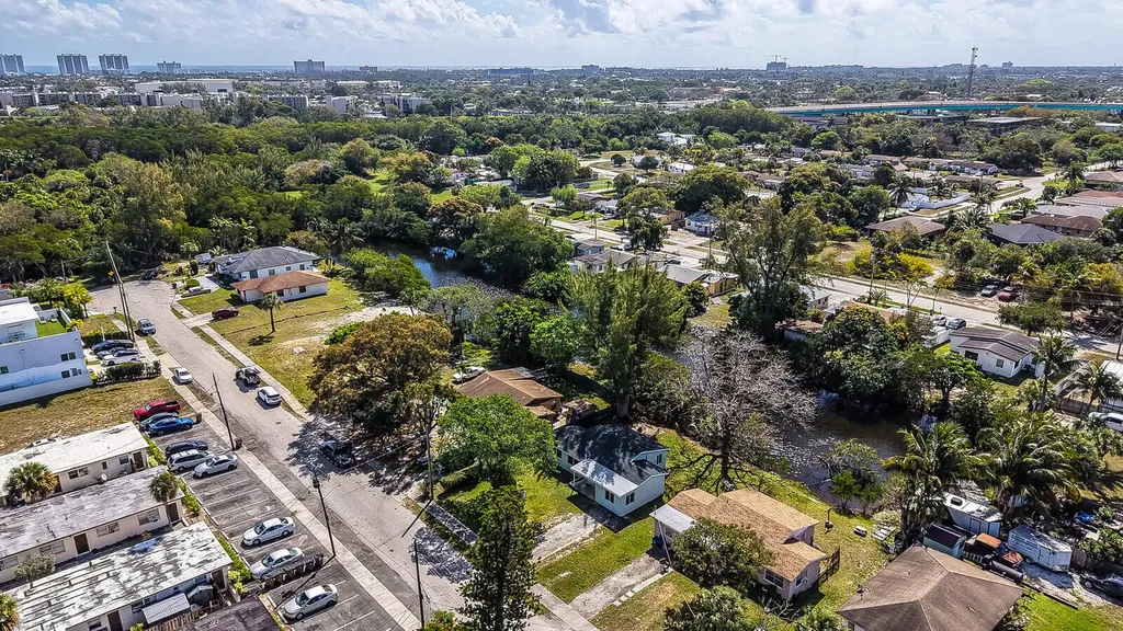 64 NE 7th Court Deerfield Beach FL 33441