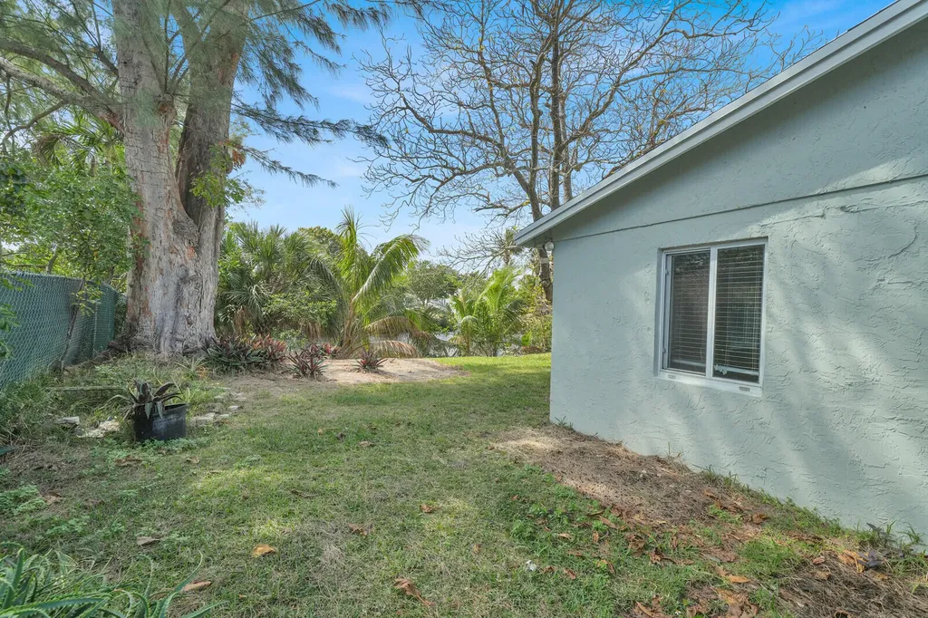 64 NE 7th Court Deerfield Beach FL 33441