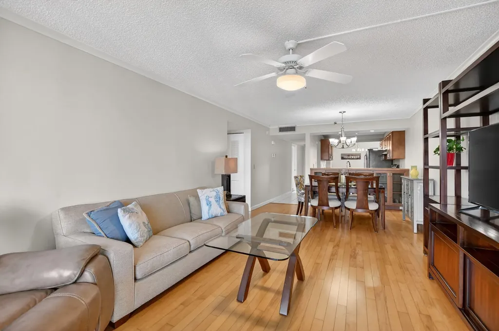 20 Royal Palm Way Boca Raton FL 33432