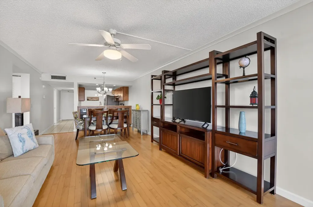 20 Royal Palm Way Boca Raton FL 33432