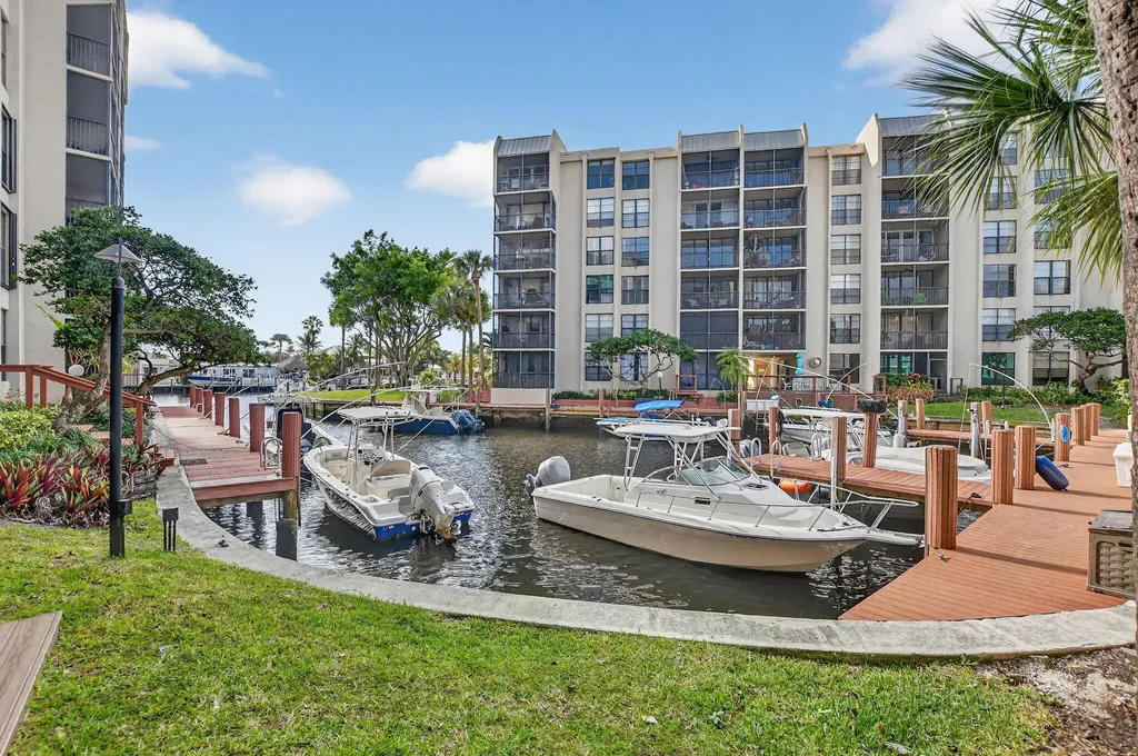 20 Royal Palm Way Boca Raton FL 33432