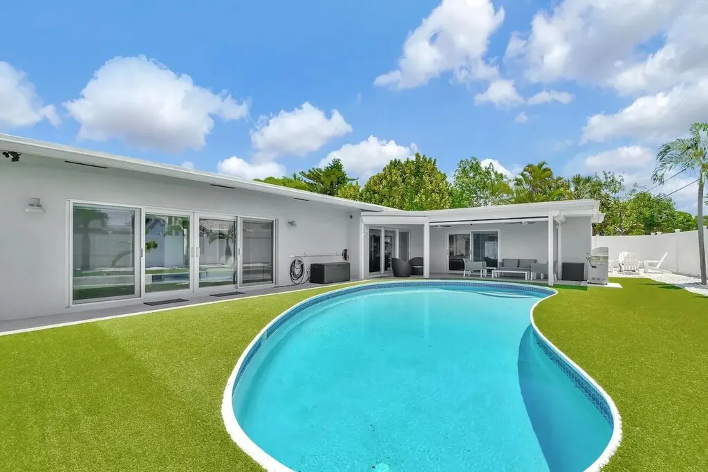 1920 NE 52nd Street Fort Lauderdale FL 33308