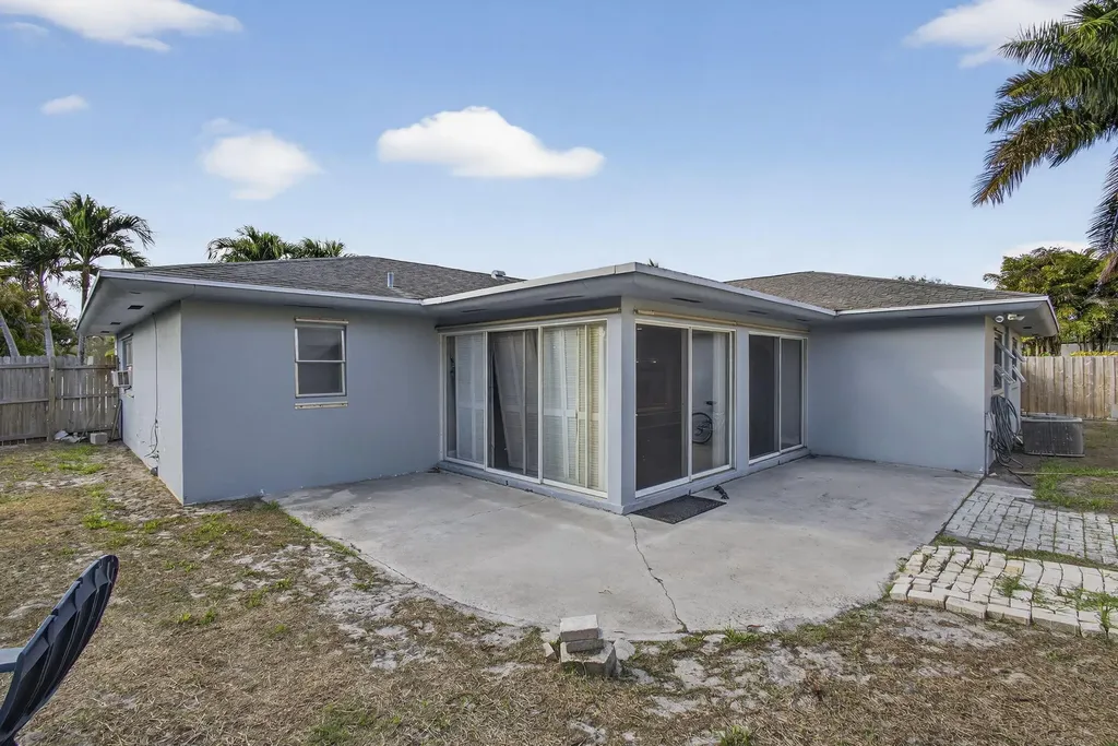 9774 Jonquil Circle S Palm Beach Gardens FL 33410