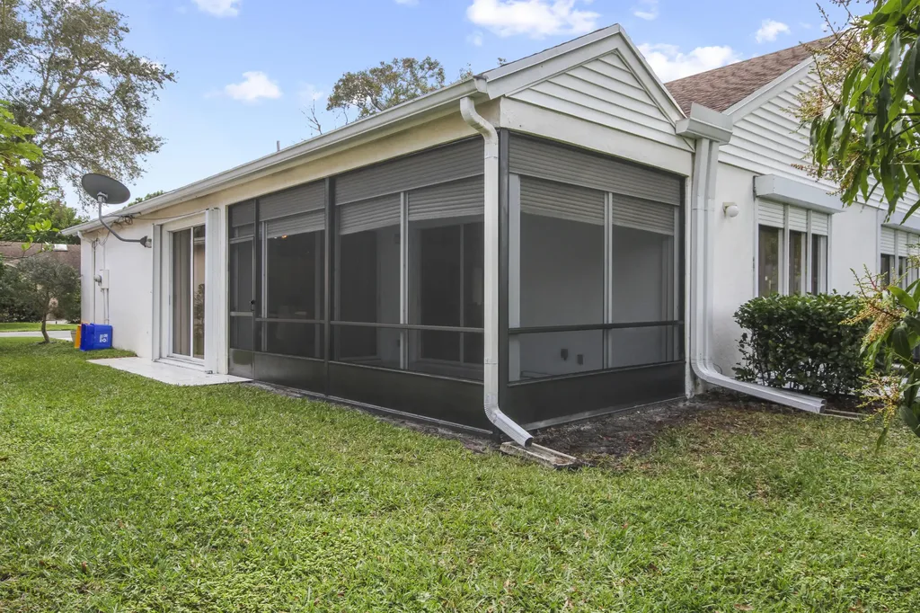 7660 Kings Ride Boynton Beach FL 33436