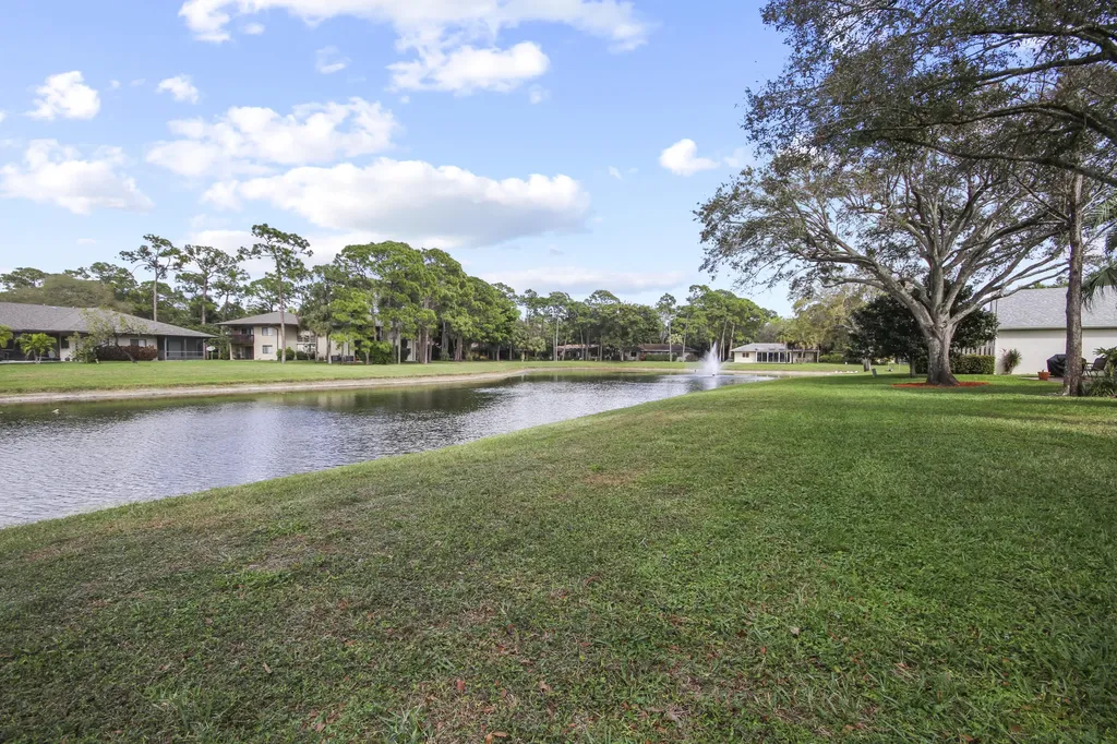 7660 Kings Ride Boynton Beach FL 33436