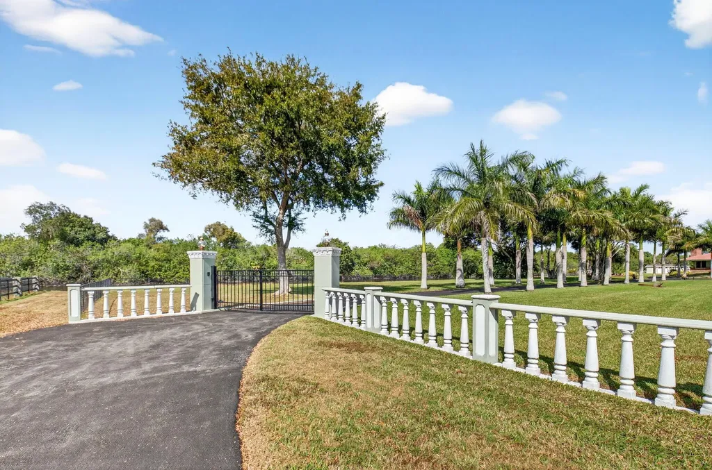 10965 La Reina Road Delray Beach FL 33446