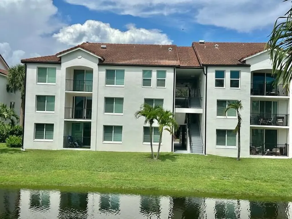 615 Villa Circle Boynton Beach FL 33435