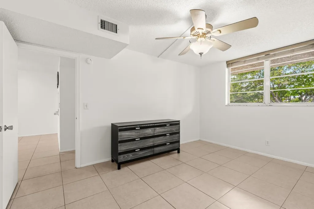 9340 Lagoon Place Davie FL 33324