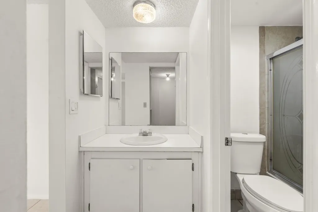 9340 Lagoon Place Davie FL 33324