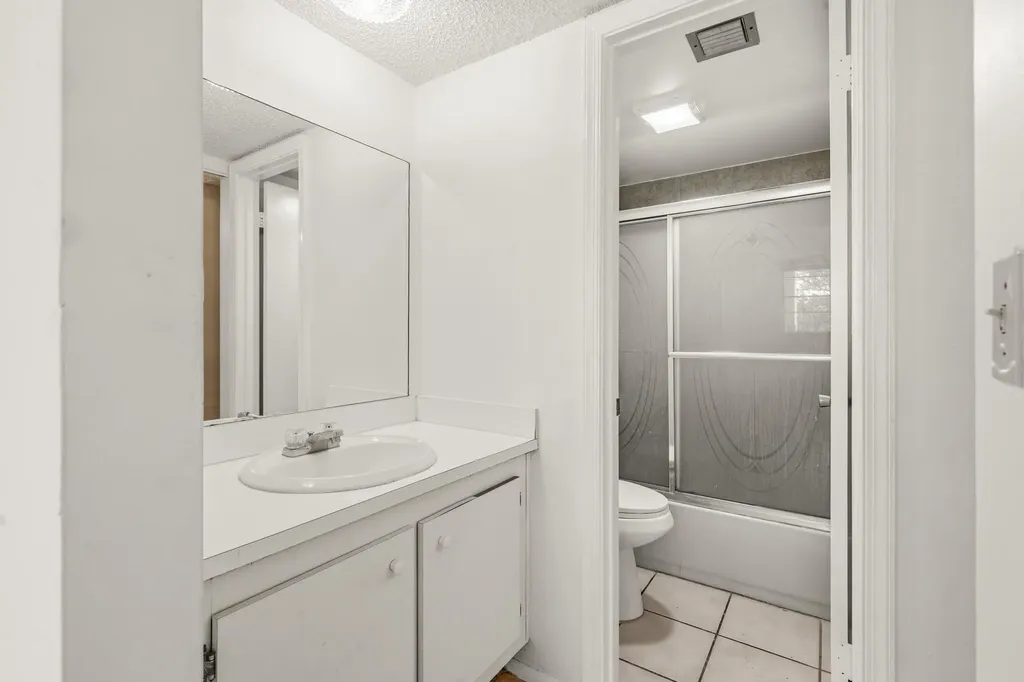 9340 Lagoon Place Davie FL 33324