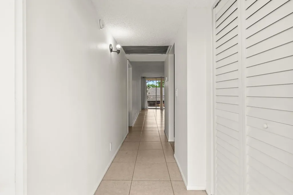 9340 Lagoon Place Davie FL 33324