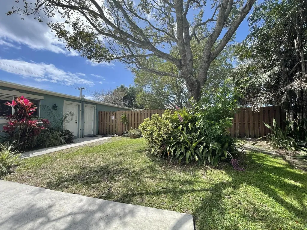 701 SE 4th Street Boynton Beach FL 33435