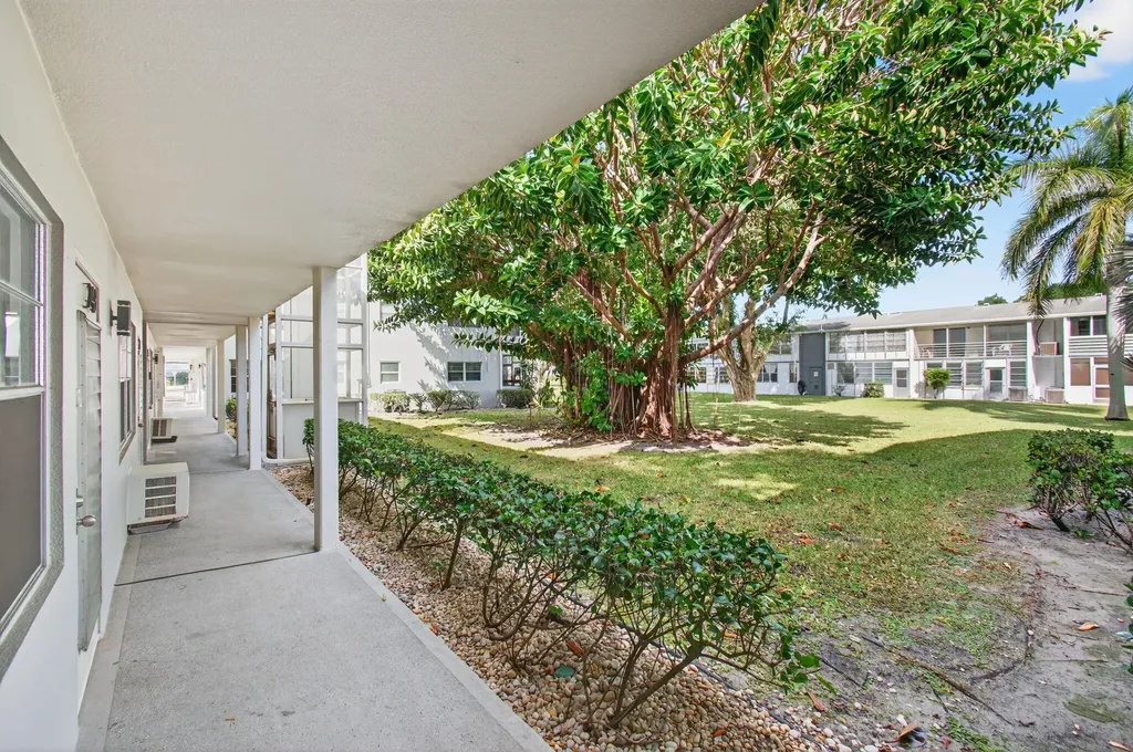 247 Ventnor R Deerfield Beach FL 33442
