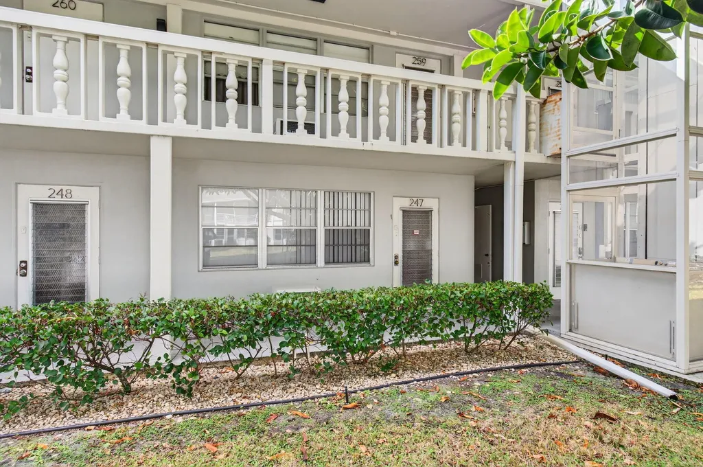 247 Ventnor R Deerfield Beach FL 33442