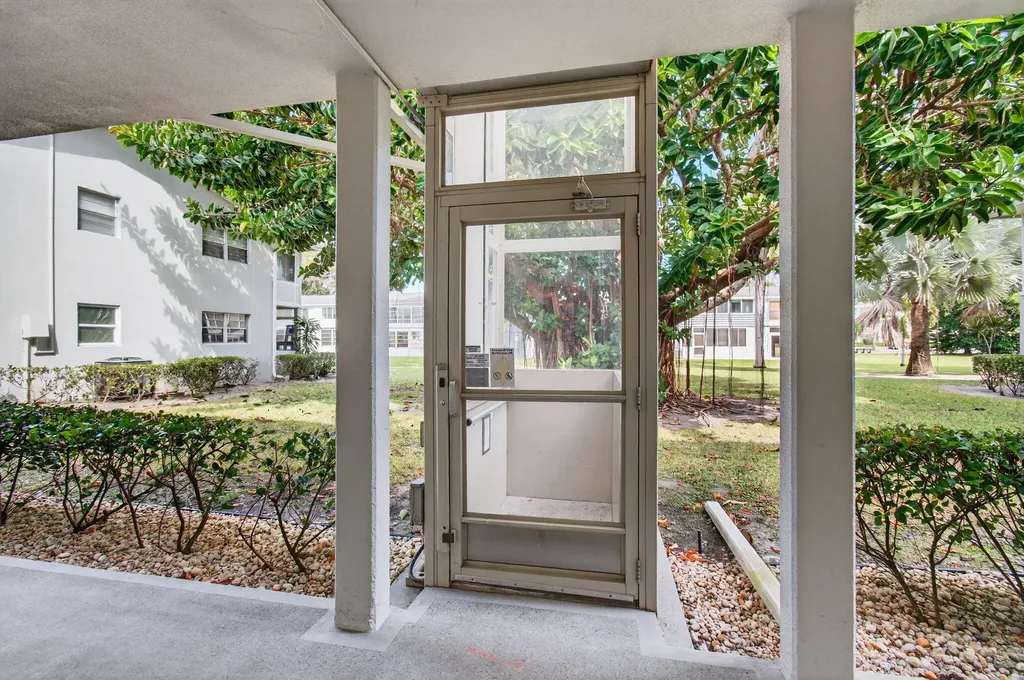 247 Ventnor R Deerfield Beach FL 33442