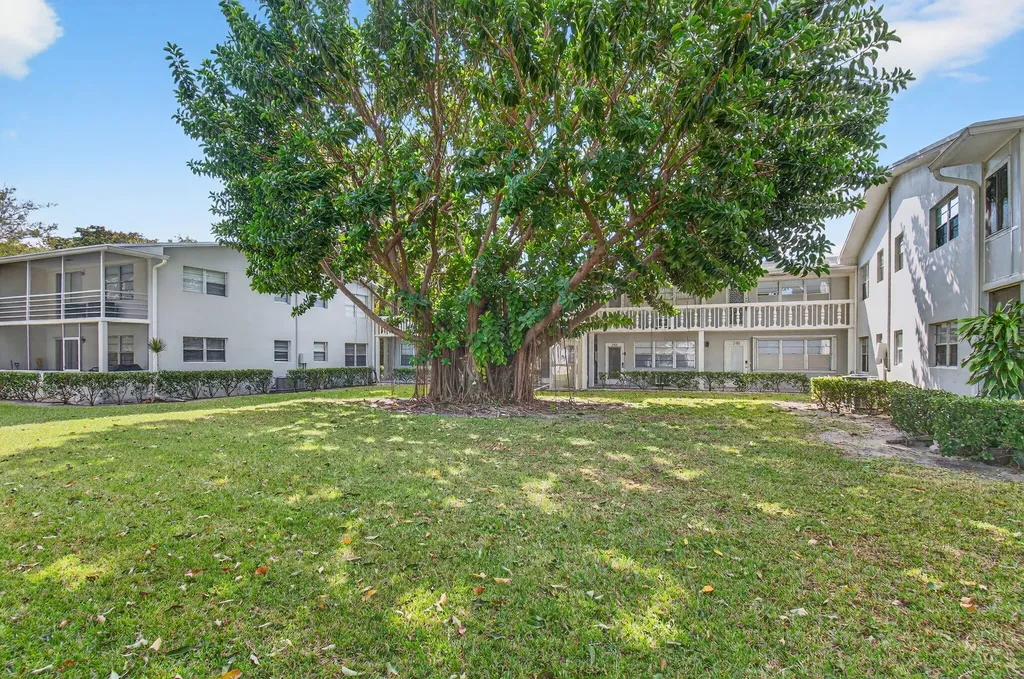 247 Ventnor R Deerfield Beach FL 33442