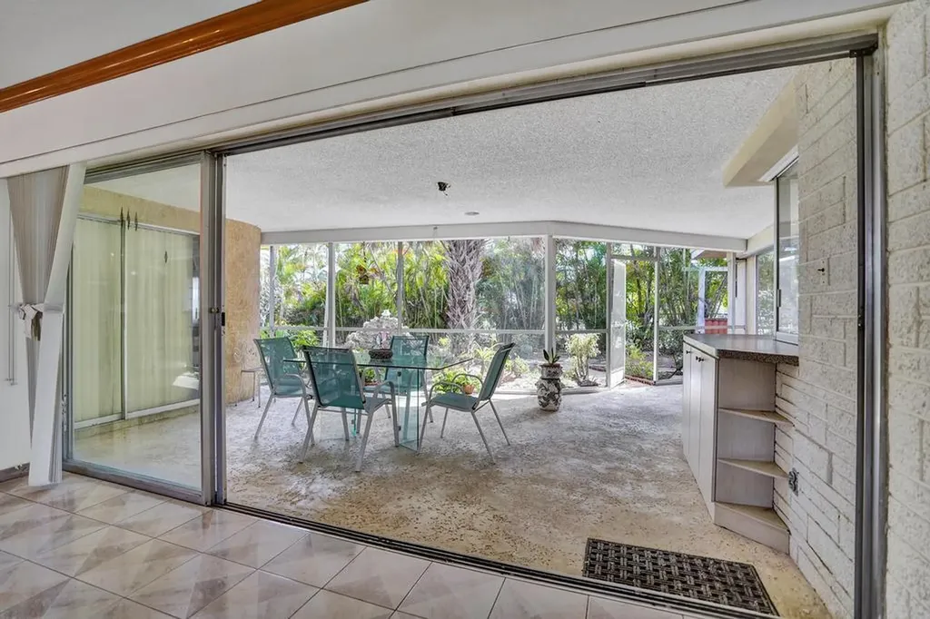 1004 SE 11th Street Deerfield Beach FL 33441