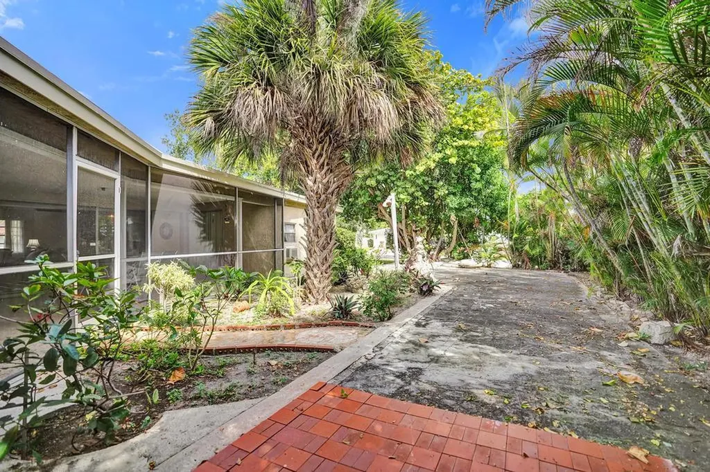 1004 SE 11th Street Deerfield Beach FL 33441