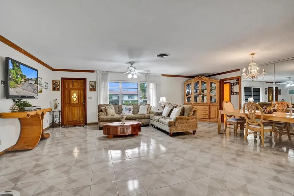 1004 SE 11th Street Deerfield Beach FL 33441