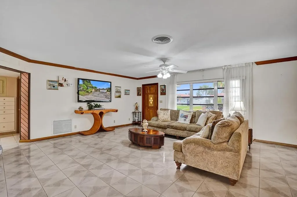 1004 SE 11th Street Deerfield Beach FL 33441