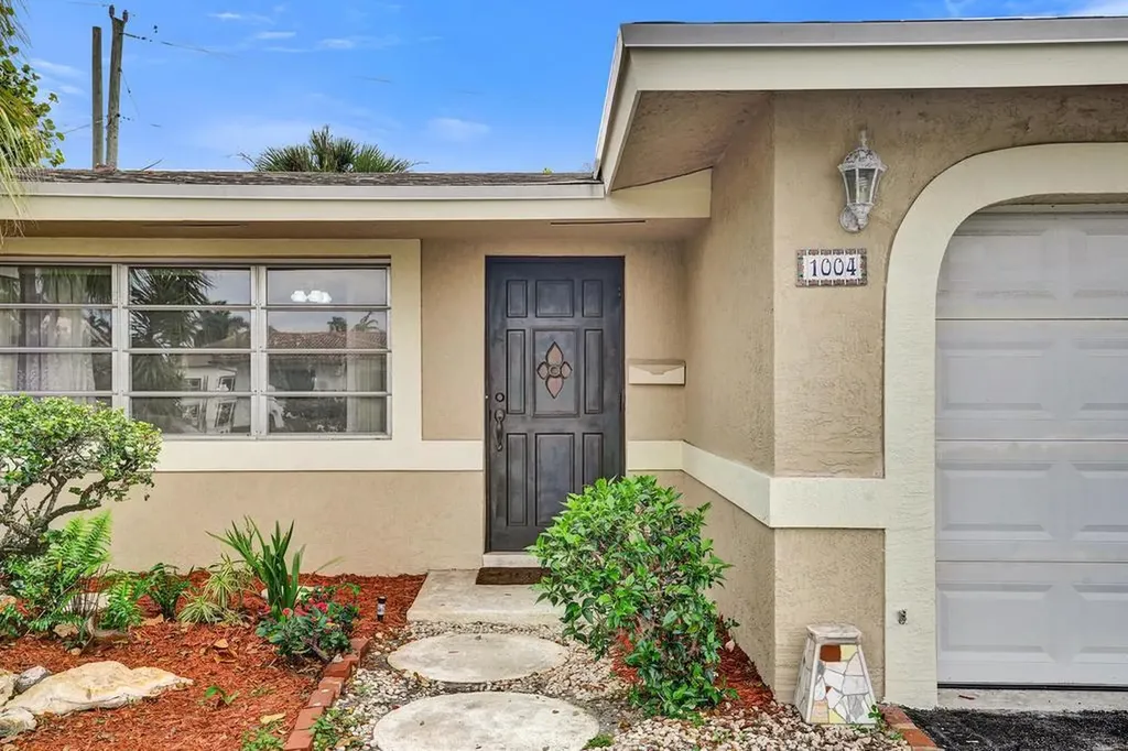 1004 SE 11th Street Deerfield Beach FL 33441
