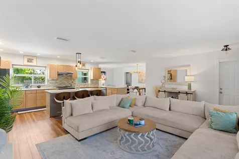 136 Oregon Lane Boca Raton FL 33487