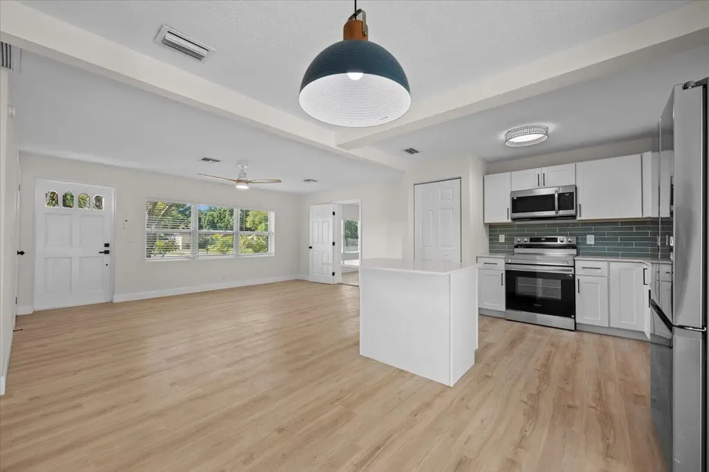 2585 Lorraine Court North Palm Beach FL 33403
